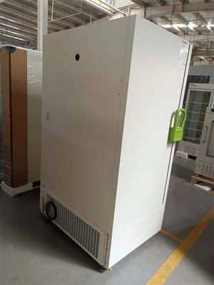 grande congelatore ultra freddo del laboratorio di capacità 728L verticalmente per il raffreddamento diretto di stoccaggio vaccino