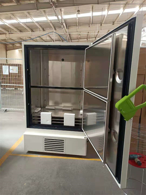grande congelatore ultra freddo del laboratorio di capacità 728L verticalmente per il raffreddamento diretto di stoccaggio vaccino