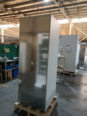 -40°C Biomedical Deep Freezer. Un congelatore medico verticale con 328 litri e 5 porte interne.
