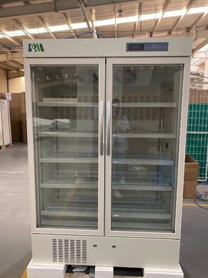 Farmacia della porta del doppio di alta qualità e frigorifero di vetro del laboratorio con capacità leggera interna 656L del LED più grande